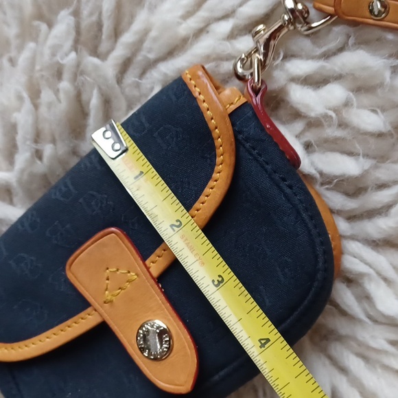 Dooney and Bourke wristlet - Picture 12 of 14